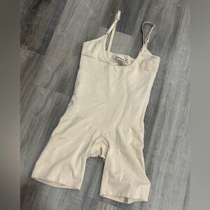 NWOT Women's SPANX Power Series Light Tan Size XL Mid-Thigh Bodysuit